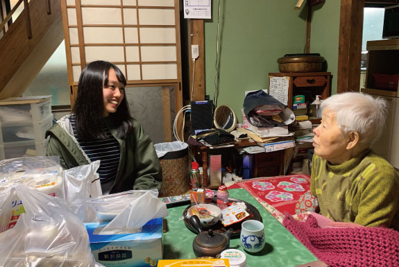 お年寄りに会話とつながりを届ける