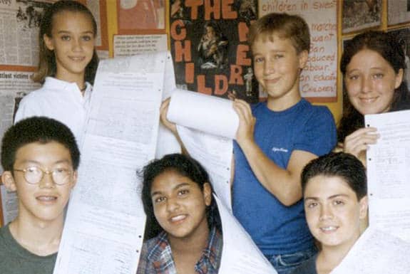 カナダの12才の少年、ある新聞記事を目にする